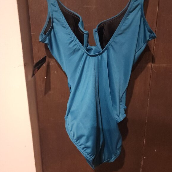 Size 6 Miracle Suit Escape One Piece NWT - Picture 3 of 5